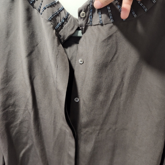 Elegant Silk Keyhole Blouse with Beading by Oleg Cassini - Picture 7 of 8